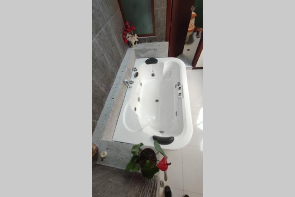 Turi Suite Con Jacuzzi, Centro De La Ciudad Banos  Bagian luar foto